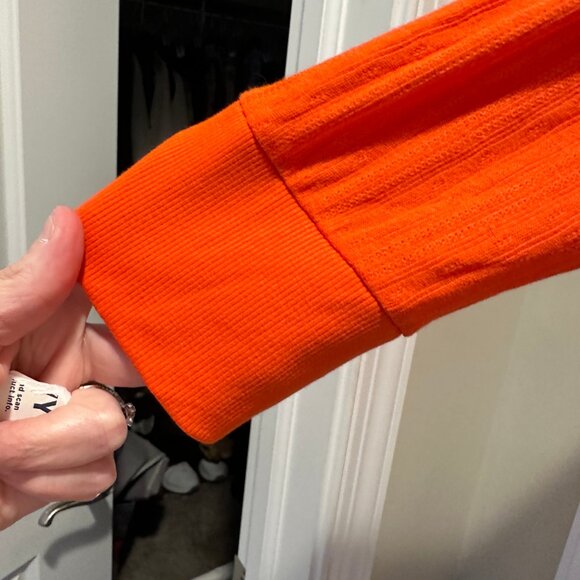 Women's Top - Picture 2 of 3